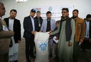 توزیع مواد خوراکه حیوانی و مواد زراعتی به ۱۲۰۰ خانواده متضرر از خشک‌سالی در هرات