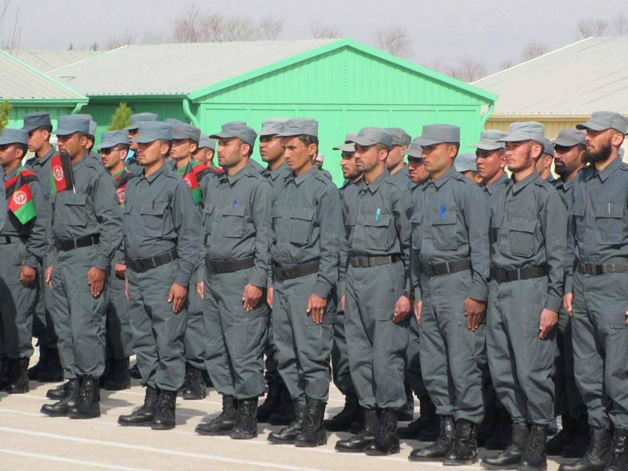 بیش از ۱۰۰ مأمور پولیس هرات از یک دوره‌ آموزشی سند فراغت گرفتند