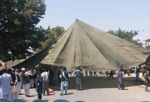 باشندگان معترض غور مقابل دفتر والی خیمه تحصن برپا کردند