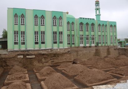مردم از توقف کار مسجد جامع قلعه نو بادغیس شکایت دارند