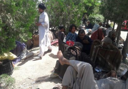 معتادان پای مناره‌های هرات داد مردم محل را درآورده‌اند