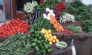 قیمت هر کیلوگرام میوه و سبزیجات فراه به یک تا سه افغانی کاهش یافته است