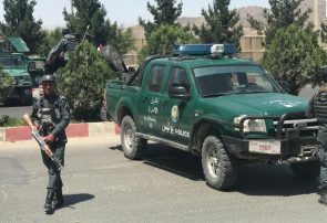 در حمله مهاجمان انتحاری در مرکز بادغیس، سه پولیس و دو مهاجم کشته شدند