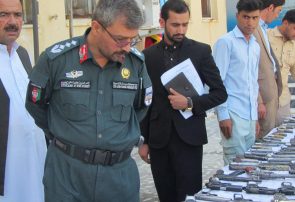 پولیس هرات ۲۰۶ میل سلاح را به پروسه دایاک تحویل داد