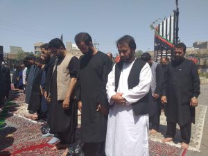 شیعه و سنی هرات در صف نماز ظهر تاسوعا ایستادند