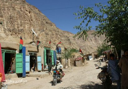 مردم جوند بادغیس در محاصره اقتصادی طالبان؛ دولت گفته از هوا مواد غذایی می‌رسانیم