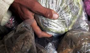 پولیس بادغیس یک کیلو و ۴۰۰ گرام مواد مخدر را کشف کرد