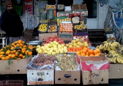 هوای سرد هرات و بازار میوه‌های خزانی