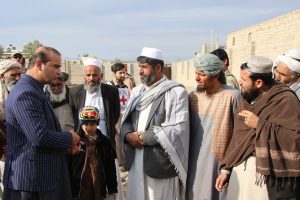 صلیب سرخ 400 راس گوسفند و پول نقد به خانواده‌های مستحق فراه داد
