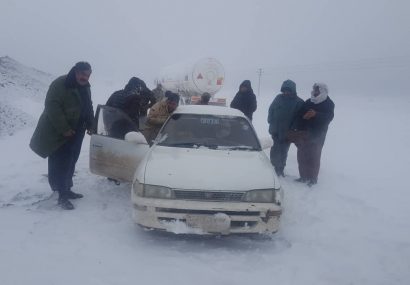 بارش برف تمام شاهراه‌های منتهی به هرات را مسدود کرد
