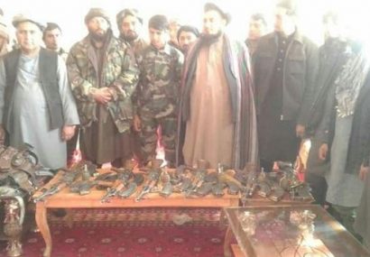 یک فرمانده و ۲۳ تن از طالبان در فاریاب تسلیم شدند