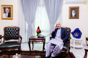 حنیف اتمر با سفیر انگلیس درمورد افغانستان گفتگو تلیفونی کردند