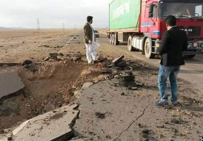 تخریب ۳۰ کیلومتر سرک آسفالت شاهراه فراه – فراهرود به دست طالبان