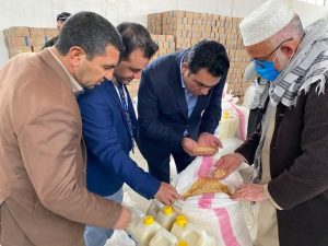 توزیع مواد غذایی به 247 خانواده بیجاشده در بادغیس