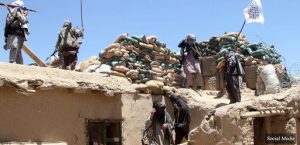 تخلیه سربازان از دو ولسوالی پشت کوه و اناره دره فراه/آتش زدن وسایل به جا مانده در این دولسوالی