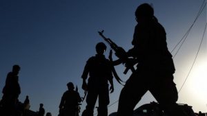 یک سرباز نفوذی طالبان در فراه 7 هم قطارش را کشت و به طالبان پیوست