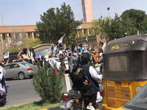 با خروج امریکا از کشور، در غرب افغانستان طالبان محافل پیروزی و راهپیمایی راه انداختند