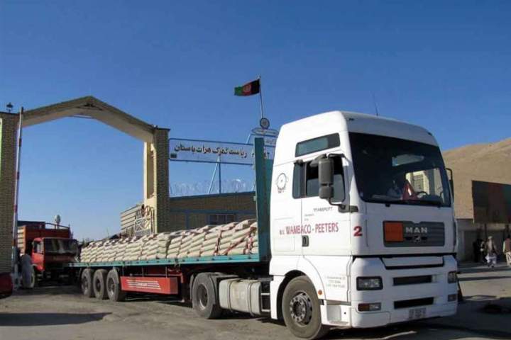 کشورهای همسایه به دور از “تعاملات سیاسی” با افغانستان تجارت کنند