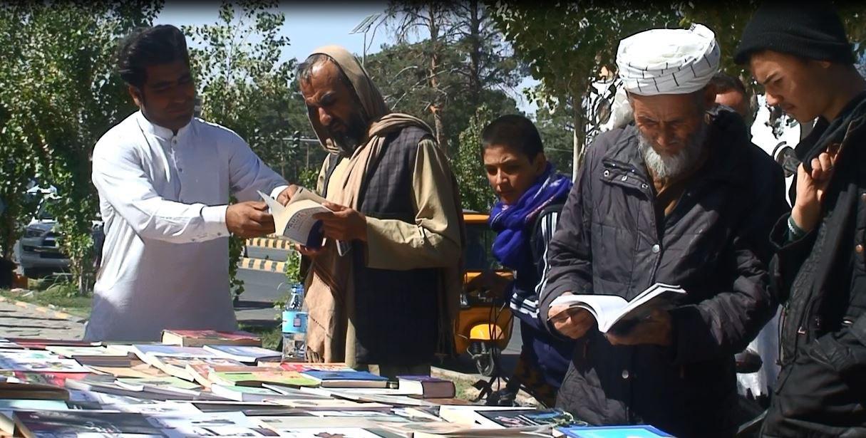 روایت یک باشنده هرات: مردم با علاقه‌مندی از من کتاب می‌خرند