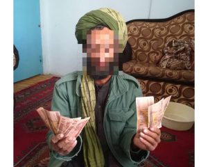 یک فرد با مقدارِ قابل ملاحظه‌ی “بانکنوت” جعلی در هرات دستگیر شد