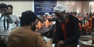 کمک مالی افغان‌های خارج از کشور برای 100 تن از کامندان تنظیف شهرداری هرات