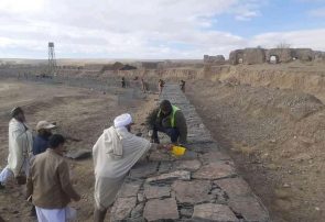 دیوار گابیونی در کشک و رباط سنگی هرات برای دفع خطرات ناشی از سیلاب ساخته می‌شود