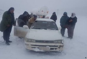 بر اثر برف بیست مسافر در راه هرات – بادغیس گیر ماندند
