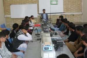 دور جدید برنامه‌های آموزشی کمیته امداد خمینی در هرات؛ 350 تن در بخش‌های فن و حرفه آموزش می‌بینند