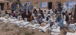 آغاز کمک‌ها در ولایت فراه بعد از بادغیس؛ 1181 خانواده در فراه بسته غذایی دریافت کردند