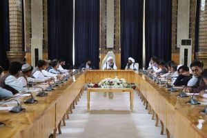 از واردات محصولات مشابه خارجی جلوگیری شود