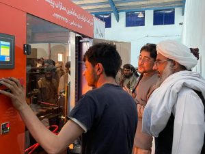 رونمایی از اولین ماشین «اتومات بادکن» در هرات
