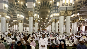 حضور هزاران زائر خارجی حج تمتع در مدینه منوره