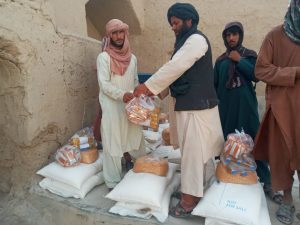 کمک رسانی در فراه؛ برای دست کم 5500 خانواده بسته‌های غذایی توزیع شد