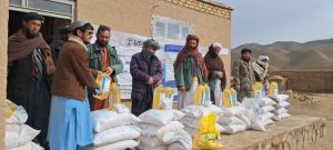 کمک‌های بشردوستانه در بادغیس؛ حدود 2600 خانواد مواد غذایی دریافت کردند