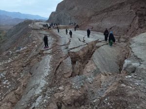 شاهراه هرات – غور بعد از مسدود شدن چند ساعته بر روی رفت و آمد باز شد