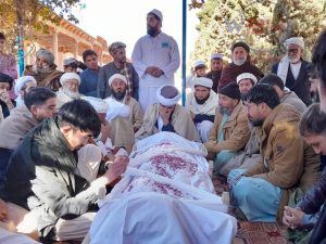 خاک سپاری اندیشمند معاصر هرات، مولانا کروخی با حضور هزاران تن انجام شد