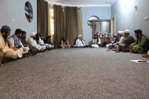 والی هرات خواهان برخورد جدی با گران فروشان و محتکران شد