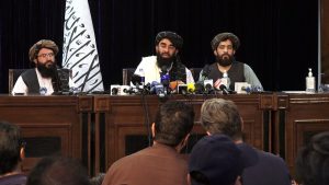 مجاهد: دوری بعضی کشورها از افغانستان نشان‌دهنده مشکل در پالیسی‌شان است