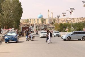 تردد موترهای خلاف قوانین ترافیکی در ولایت غور ممنوع شد
