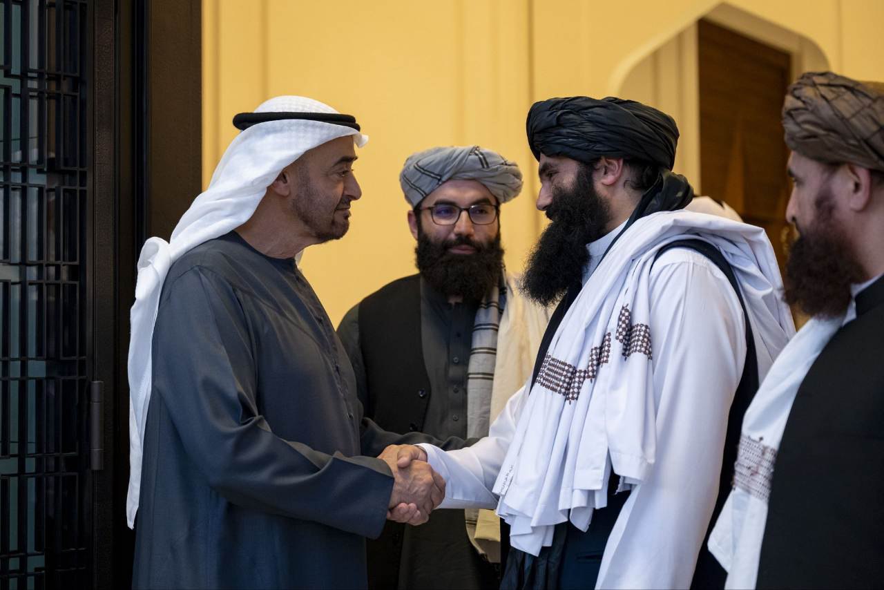 اولین سفر خارجی سرپرست وزارت داخله؛ سراج الدین حقانی با رئیس امارات متحده عربی دیدار کرد