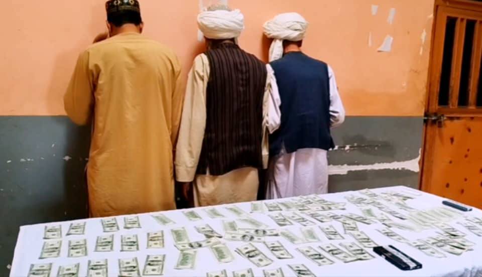 کشف 10 هزار دالر جعلی و بازداشت سه تن توسط پولیس هرات