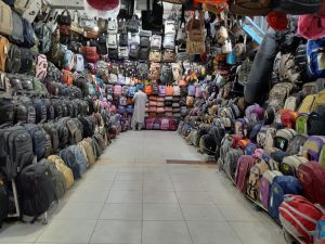 تولید بالای کیف در هرات؛ کیف ‌دوزان می‌گویند مردم محصولات داخلی استفاده کنند