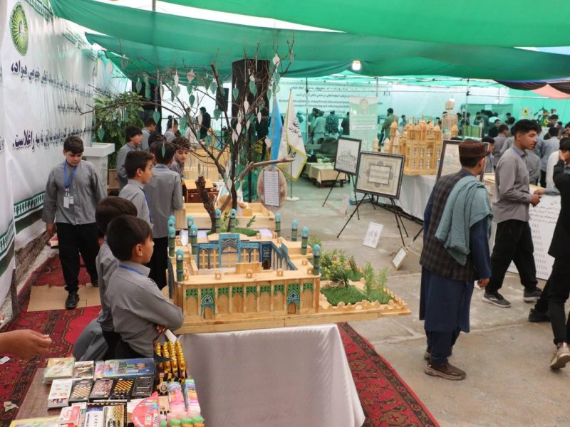 کارهای دستی شاگردان مکاتب خصوصی در هرات به نمایش درآمد