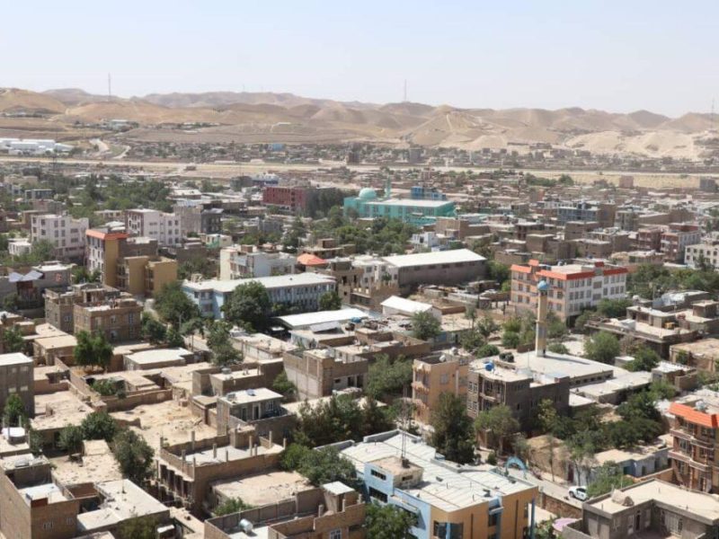سفر والی بادغیس برای حل مشکلات مردم ولسوالی قادس