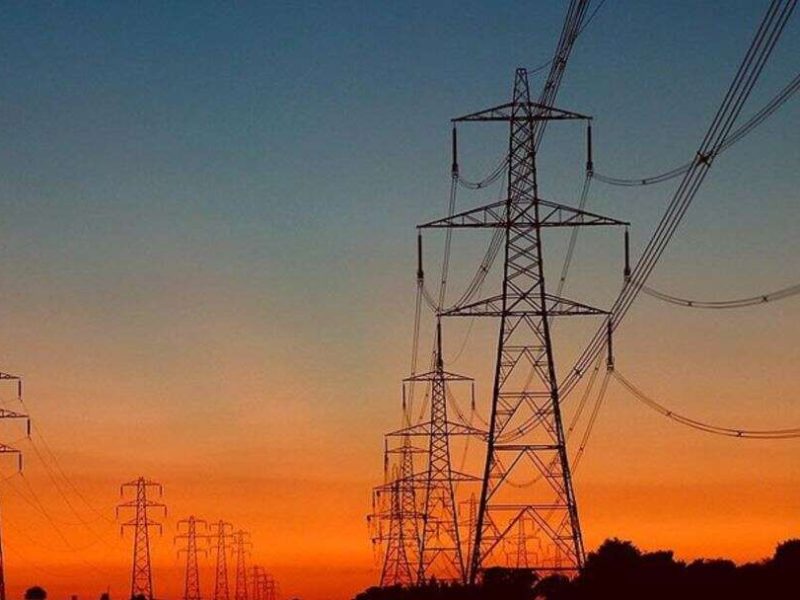تلاش‌ها برای تأمین برق از منابع داخلی ادامه دارد