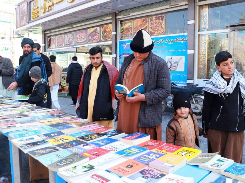برگزاری نمایشگاه خیابانی کتاب در هرات؛ تلاشی برای گسترش فرهنگ مطالعه