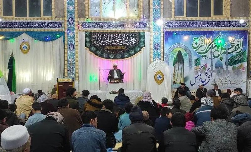 مردم با دعا و نیایش برای ظهور حضرت مهدی(عج) و حمایت از مظلومان جهان گرد هم آمدند