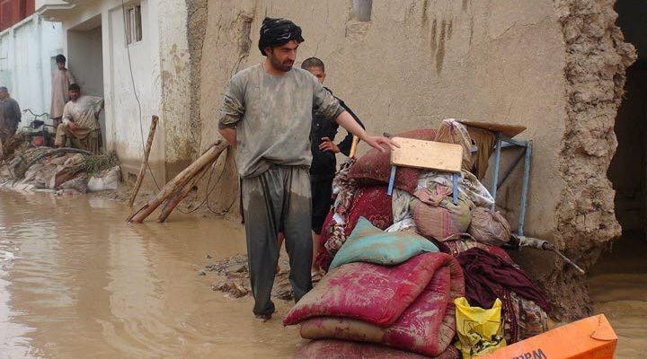 سیلابها و رعد و برق در هلمند جان چندین نفر را گرفت
