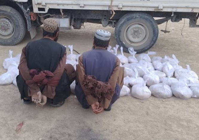 بازداشت سه قاچاقچی در غور: دهها کیلوگرام مواد مخدر به دست پولیس افتاد