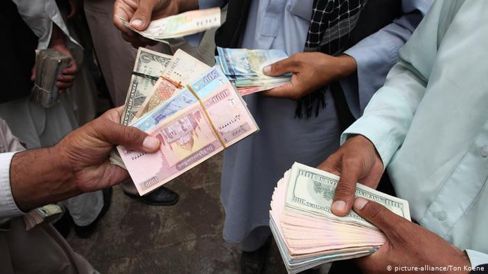 والی هرات: نظارت جدی بر صرافی‌ها و فعالیت در چارچوب قوانین امارت اسلامی الزامی است